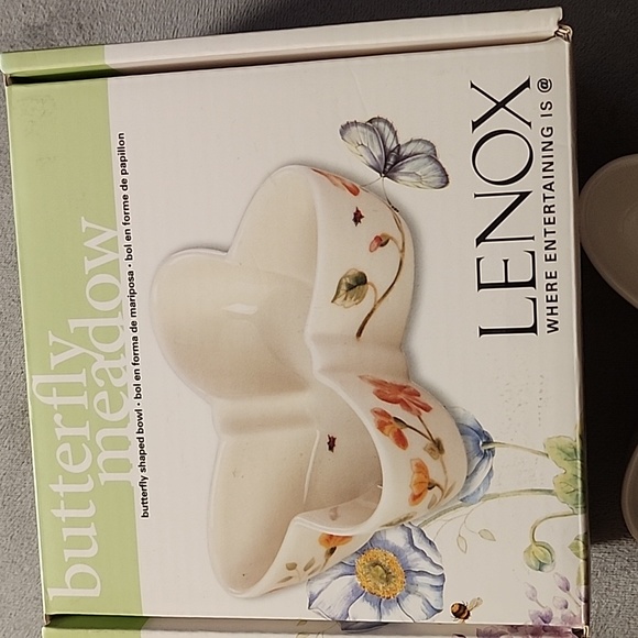 New Lenox Butterfly Meadow - Butterfly Shaped Bowl 🦋 - Picture 2 of 9